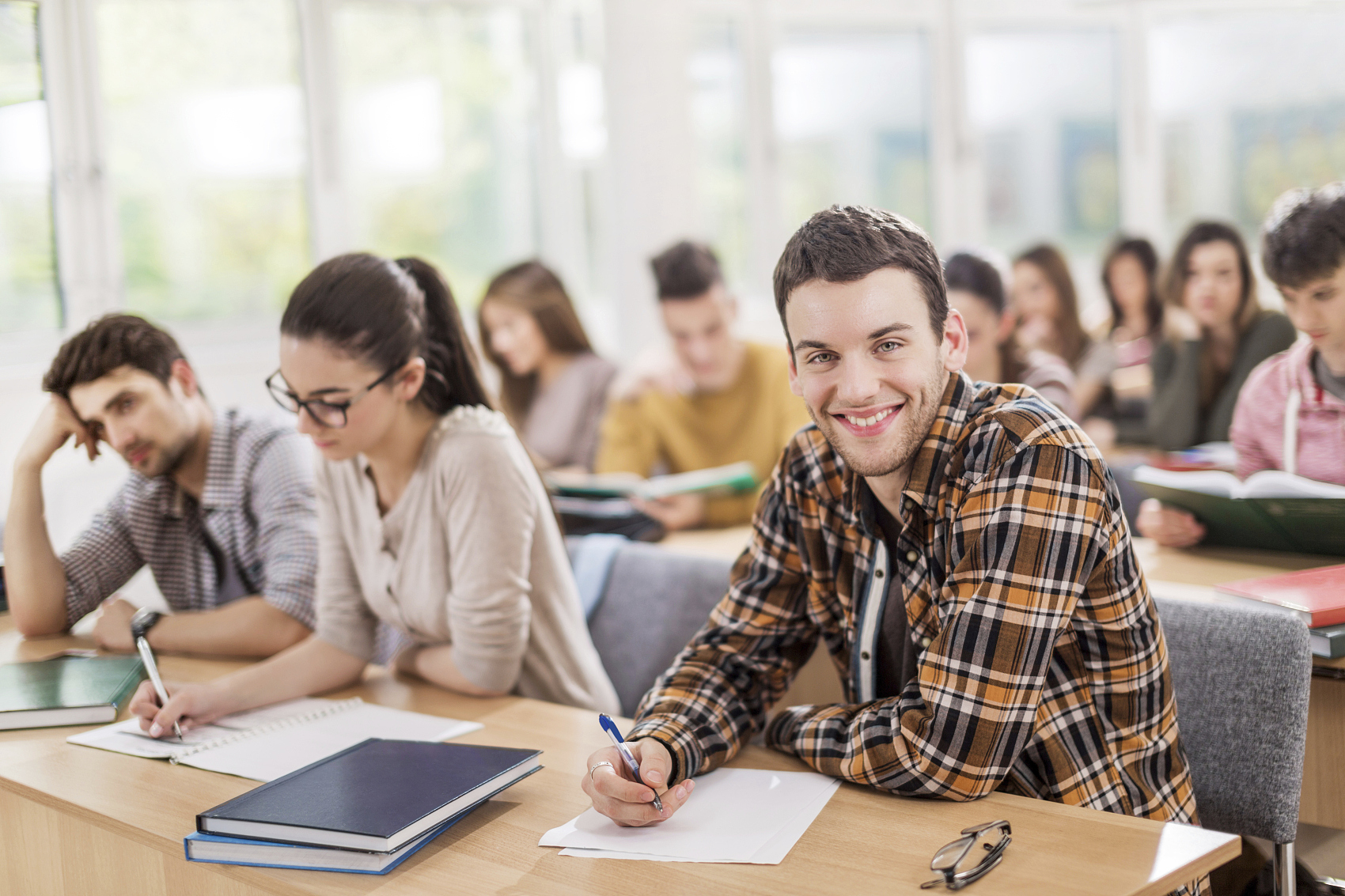 新西伯利亚国立大学 金吉列大学长官网